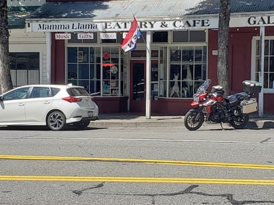 Mamma Llama Eatery and Café