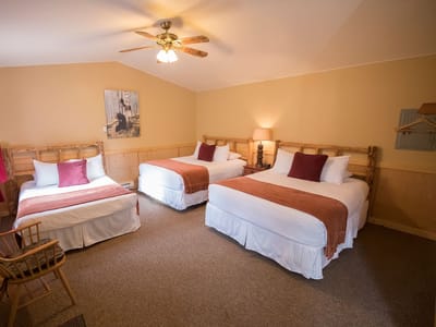 McKinley Creekside Cabins, Café & Bakery