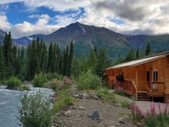 McKinley Creekside Cabins, Café & Bakery