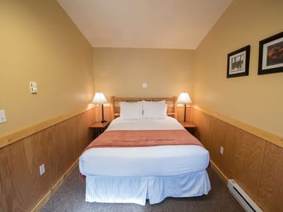 McKinley Creekside Cabins, Café & Bakery