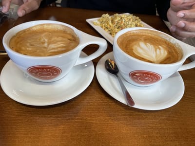 Mecatos Bakery & Café