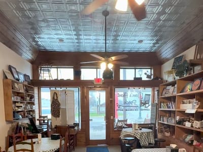 Mom's Front Porch Coffee...Ice Cream...Gifts