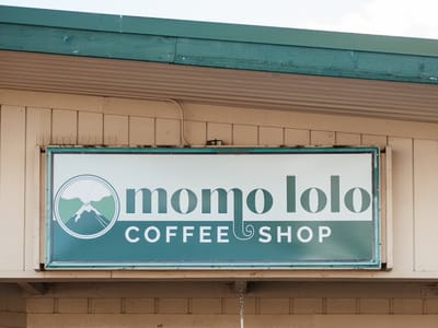 Momo Lolo Coffee Shop