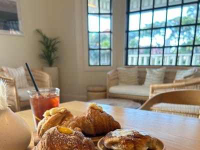 Momona bakery and coffee shop