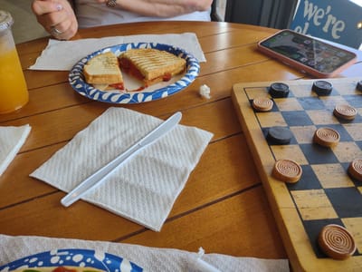 Mr. Bee's Coffee & Teas