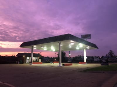 Mr Bs Fillin' Station