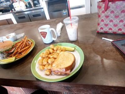 Myrge Cafe & Coffee House