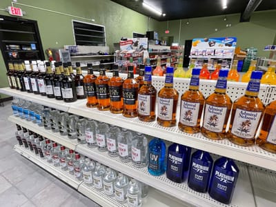 Neighborhood Food Liquor & Tobacco