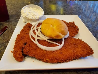 Newton's Paradise Cafe