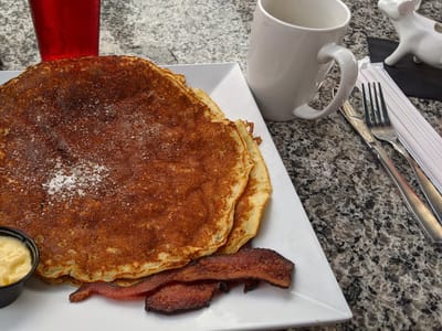 Newton's Paradise Cafe