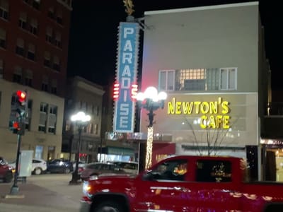 Newton's Paradise Cafe