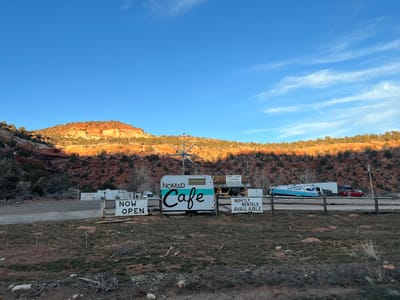 Nomad Cafe & Retro RV Resort