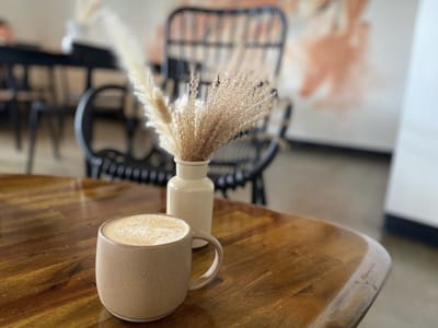 Nosh Cafe and Wine Bar