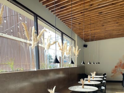 Nosh Cafe and Wine Bar