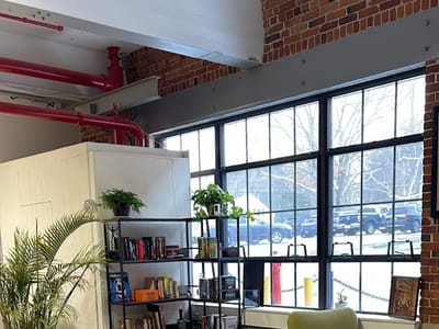 Oliver’s café by the falls