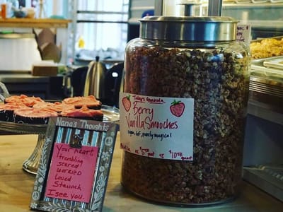 Om Nohm Bakery & Cafe