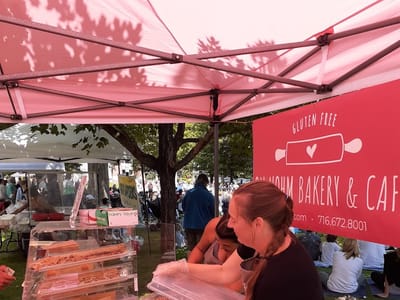 Om Nohm Bakery & Cafe