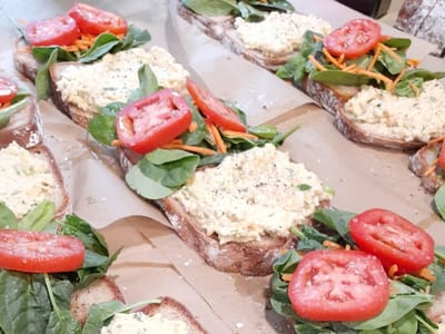 Om Nohm Bakery & Cafe