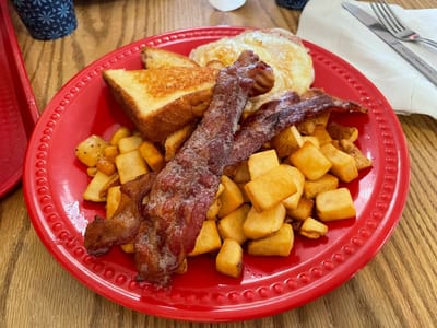 Peter's Cafe & Bakery