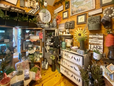 Pine Ridge Gift Shop, Bakery and Coffee Shop - Seasonal May thru October