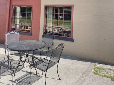 Pop's Cafe Chalybeate