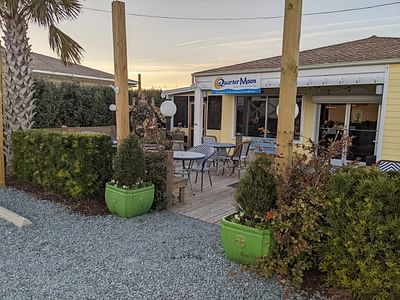 Quarter Moon Books & Gifts