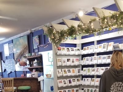 Quarter Moon Books & Gifts