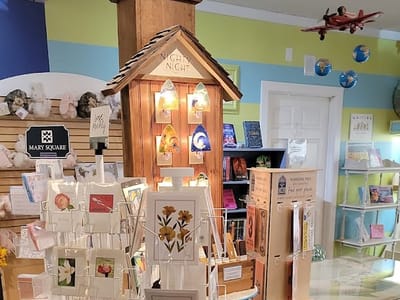 Quarter Moon Books & Gifts