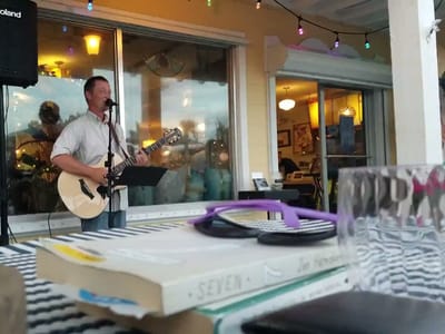 Quarter Moon Books & Gifts