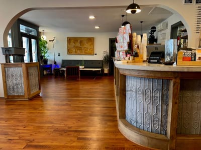 Red Star Cafe & Bakery