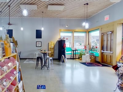 Richelle In A Handbasket