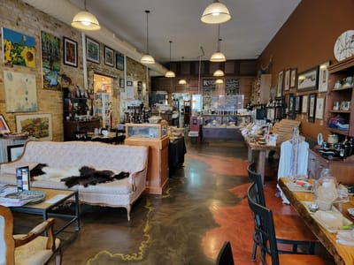 Root Cafe, Coffeehouse & Spirits