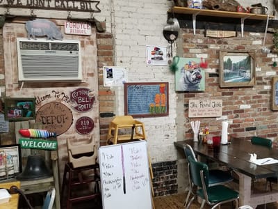 Round Table Coffee Shop