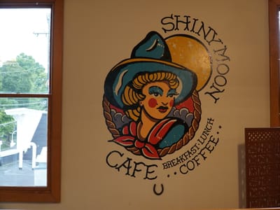 Shiny Moon Café