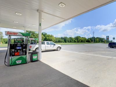 Sinclair Gas Station & Lakeview 1 Stop