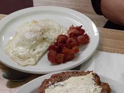 Sisters Mainstreet Cafe