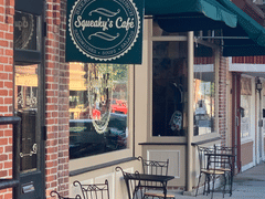 Squeaky’s Cafe and Tavern