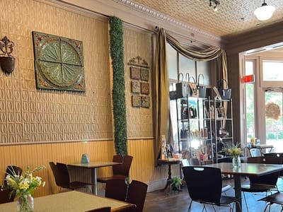 Squeaky’s Cafe and Tavern