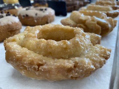Status Dough Donuts & Coffee - Farragut