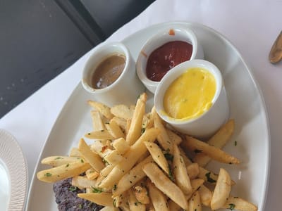 SUR Restaurant & Lounge