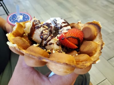 TASTEAS Bubble Waffle,Tea & Rolled Ice Cream