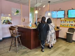 TASTEAS Bubble Waffle,Tea & Rolled Ice Cream