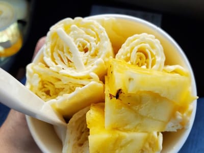 TASTEAS Bubble Waffle,Tea & Rolled Ice Cream