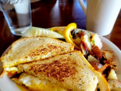 The Courtyard Cafe & Bakery