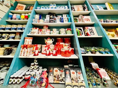 The Kobuk to go Tea & Candy