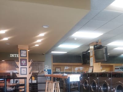 The Laundry Room Laundromat-Tanning