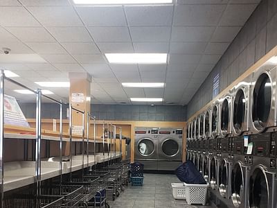The Laundry Room Laundromat-Tanning
