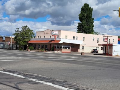 The Rancher Cafe And Hotel