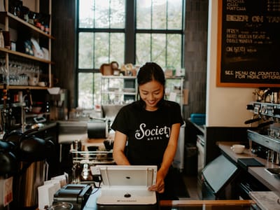 The Society Hotel Bingen Bar and Cafe