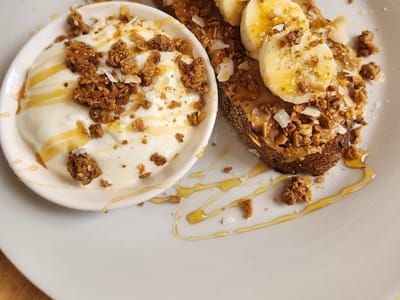 The Society Hotel Bingen Bar and Cafe